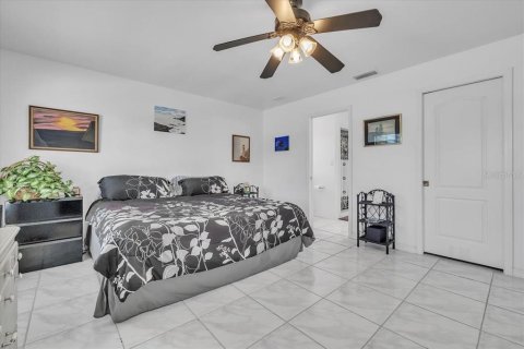 House in Punta Gorda, Florida 2 bedrooms, 172.33 sq.m. № 2103325 - photo 22