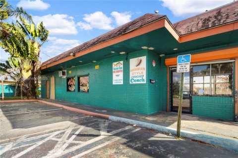 Commercial property in Hollywood, Florida № 1490849 - photo 8