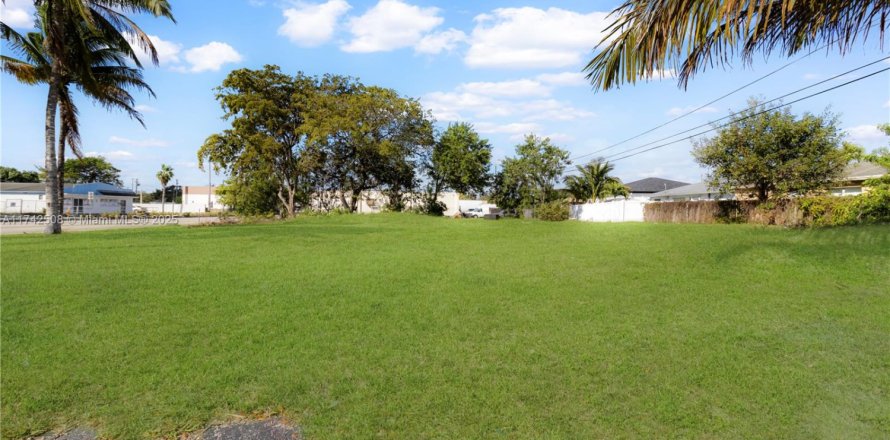 Commercial property in Hollywood, Florida № 1490849