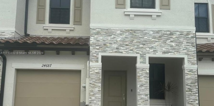 Adosado en Homestead, Florida 4 dormitorios, 169.08 m2 № 1709707