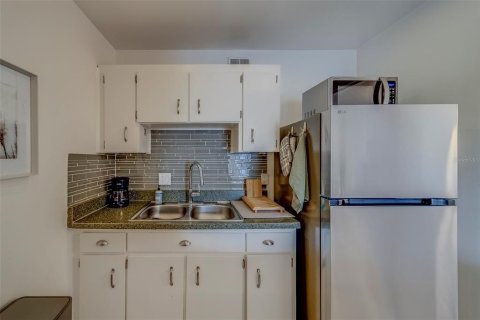 Condo in Clearwater, Florida, 1 bedroom  № 1722562 - photo 13