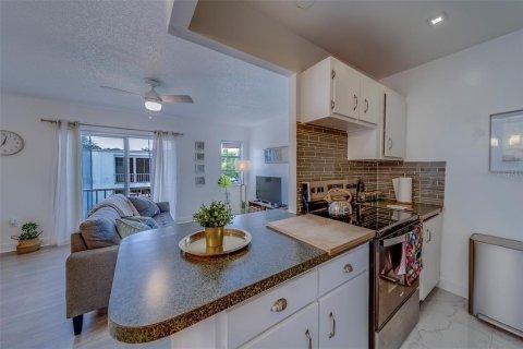 Condo in Clearwater, Florida, 1 bedroom  № 1722562 - photo 11