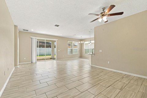 House in Sanford, Florida 3 bedrooms, 143.91 sq.m. № 2425223 - photo 4