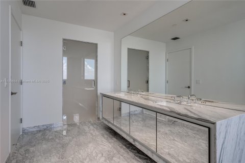 Condo in Miami, Florida, 3 bedrooms  № 1712869 - photo 19