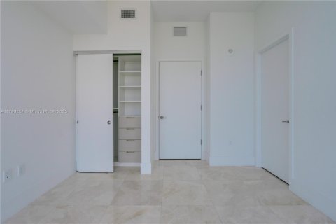 Condo in Miami, Florida, 3 bedrooms  № 1712869 - photo 28