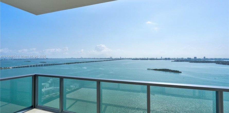 Condo in Miami, Florida, 3 bedrooms  № 1712869
