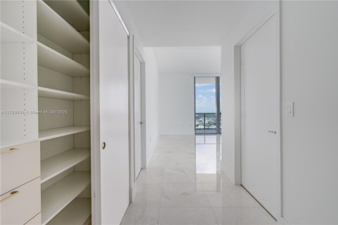 Condo in Miami, Florida, 3 bedrooms  № 1712869 - photo 23