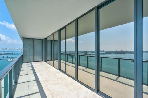 Condo in Miami, Florida, 3 bedrooms  № 1712869 - photo 3