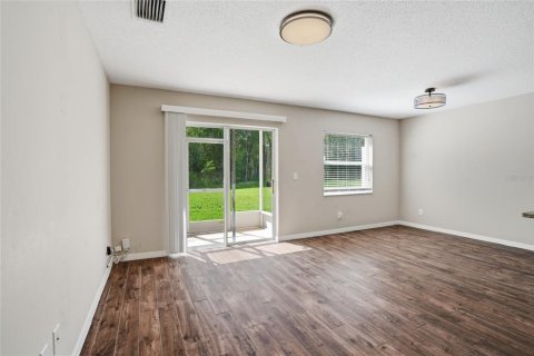 Touwnhouse à vendre à Land O' Lakes, Floride: 2 chambres, 120.4 m2 № 2216324 - photo 7