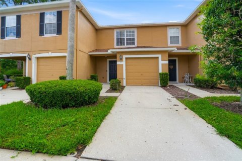 Townhouse in Land O' Lakes, Florida 2 bedrooms, 120.4 sq.m. № 2216324