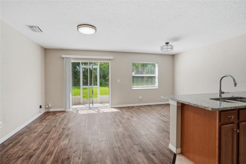 Touwnhouse à vendre à Land O' Lakes, Floride: 2 chambres, 120.4 m2 № 2216324 - photo 6