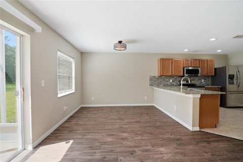 Touwnhouse à vendre à Land O' Lakes, Floride: 2 chambres, 120.4 m2 № 2216324 - photo 8
