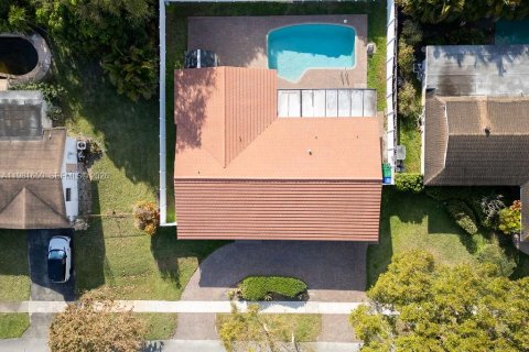 Купить виллу или дом в Пемброк-Пайнс, Флорида 4 спальни, 185.06м2, № 2043717 - фото 17