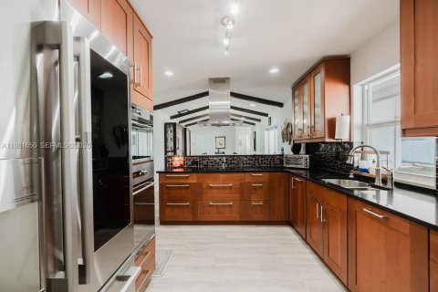 Купить виллу или дом в Пемброк-Пайнс, Флорида 4 спальни, 185.06м2, № 2043717 - фото 5