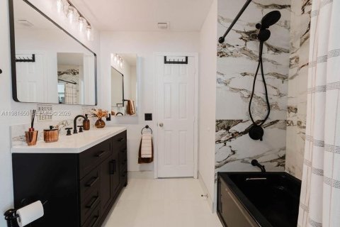 Купить виллу или дом в Пемброк-Пайнс, Флорида 4 спальни, 185.06м2, № 2043717 - фото 13