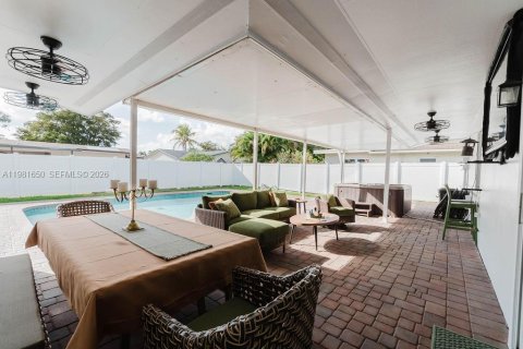 Купить виллу или дом в Пемброк-Пайнс, Флорида 4 спальни, 185.06м2, № 2043717 - фото 15