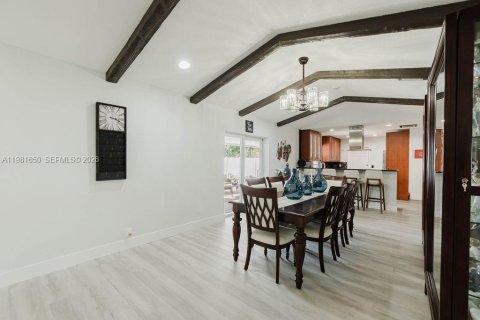 Купить виллу или дом в Пемброк-Пайнс, Флорида 4 спальни, 185.06м2, № 2043717 - фото 4