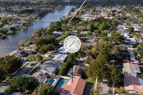 Купить виллу или дом в Пемброк-Пайнс, Флорида 4 спальни, 185.06м2, № 2043717 - фото 20