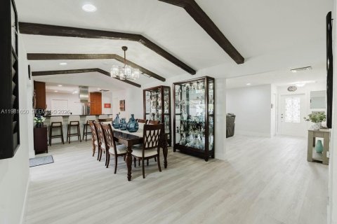 Купить виллу или дом в Пемброк-Пайнс, Флорида 4 спальни, 185.06м2, № 2043717 - фото 6