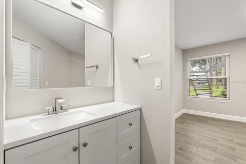 Condo in Lake Mary, Florida, 2 bedrooms  № 1914265 - photo 16