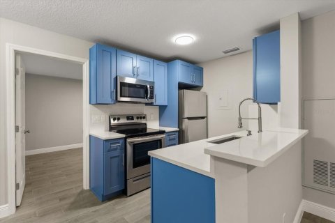 Condo in Lake Mary, Florida, 2 bedrooms  № 1914265 - photo 7