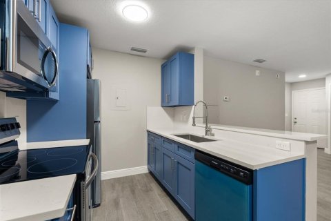 Condo in Lake Mary, Florida, 2 bedrooms  № 1914265 - photo 8