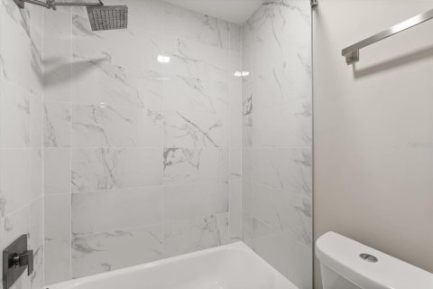 Condo in Lake Mary, Florida, 2 bedrooms  № 1914265 - photo 17