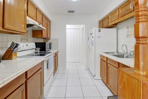 Villa ou maison à vendre à Miami, Floride: 3 chambres, 133.13 m2 № 1726347 - photo 12