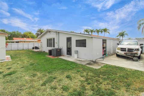 Villa ou maison à vendre à Miami, Floride: 3 chambres, 133.13 m2 № 1726347 - photo 25