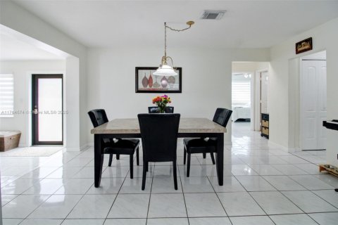 Villa ou maison à vendre à Miami, Floride: 3 chambres, 133.13 m2 № 1726347 - photo 9