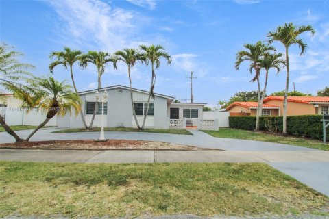 Villa ou maison à vendre à Miami, Floride: 3 chambres, 133.13 m2 № 1726347 - photo 4