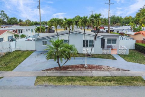 Villa ou maison à vendre à Miami, Floride: 3 chambres, 133.13 m2 № 1726347 - photo 27