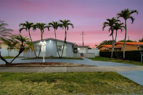 Villa ou maison à vendre à Miami, Floride: 3 chambres, 133.13 m2 № 1726347 - photo 1