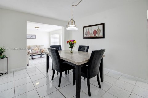 Villa ou maison à vendre à Miami, Floride: 3 chambres, 133.13 m2 № 1726347 - photo 8