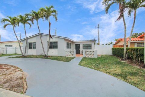 Villa ou maison à vendre à Miami, Floride: 3 chambres, 133.13 m2 № 1726347 - photo 5