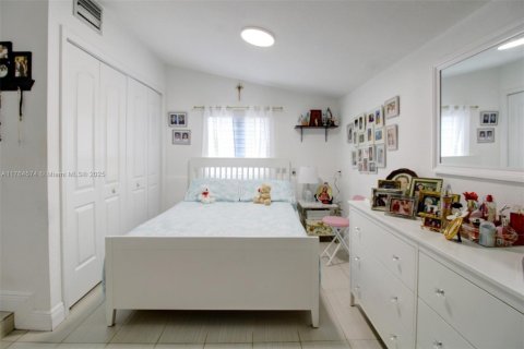 Villa ou maison à vendre à Miami, Floride: 3 chambres, 133.13 m2 № 1726347 - photo 16