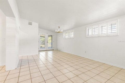 House in Tampa, Florida 3 bedrooms, 151.52 sq.m. № 1894188 - photo 9