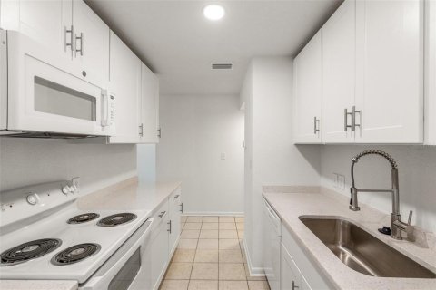 House in Tampa, Florida 3 bedrooms, 151.52 sq.m. № 1894188 - photo 16