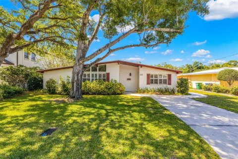 House in Tampa, Florida 3 bedrooms, 151.52 sq.m. № 1894188 - photo 1