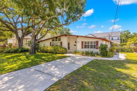 House in Tampa, Florida 3 bedrooms, 151.52 sq.m. № 1894188 - photo 2