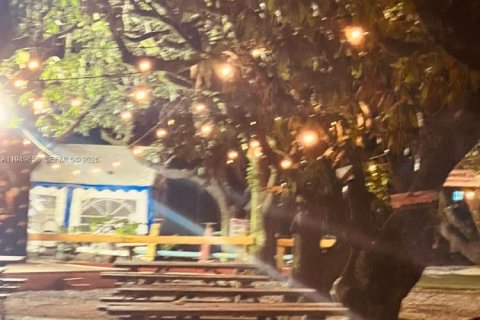 Commercial property in Miami, Florida № 2006144 - photo 10