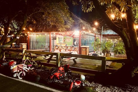 Commercial property in Miami, Florida № 2006144 - photo 5