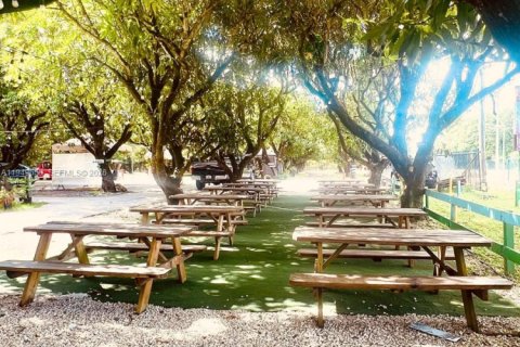 Commercial property in Miami, Florida № 2006144 - photo 11