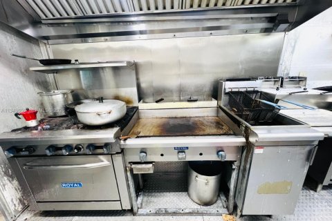 Commercial property in Miami, Florida № 2006144 - photo 20