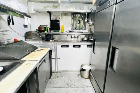 Commercial property in Miami, Florida № 2006144 - photo 21