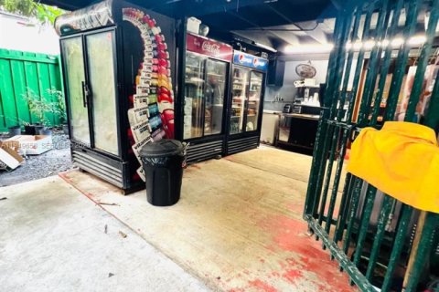 Commercial property in Miami, Florida № 2006144 - photo 23