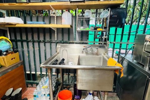 Commercial property in Miami, Florida № 2006144 - photo 27