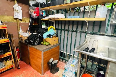 Commercial property in Miami, Florida № 2006144 - photo 26