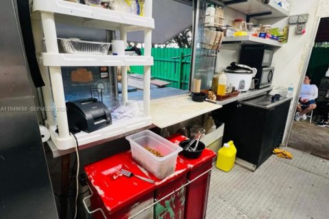 Commercial property in Miami, Florida № 2006144 - photo 22