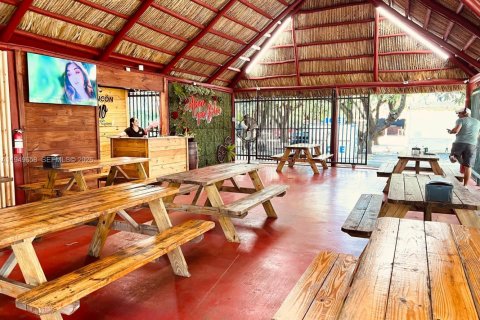 Commercial property in Miami, Florida № 2006144 - photo 3